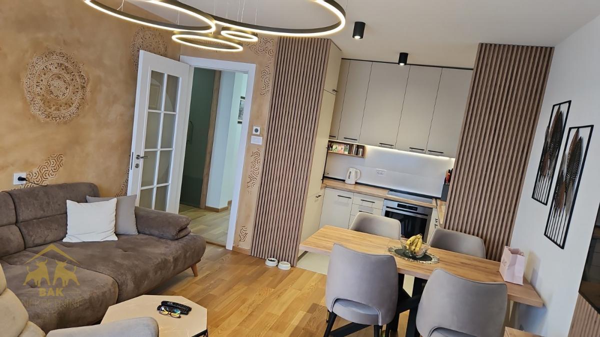 Četvorosoban stan, 80 m², Nova Detelinara, Novi Sad, 5/6
