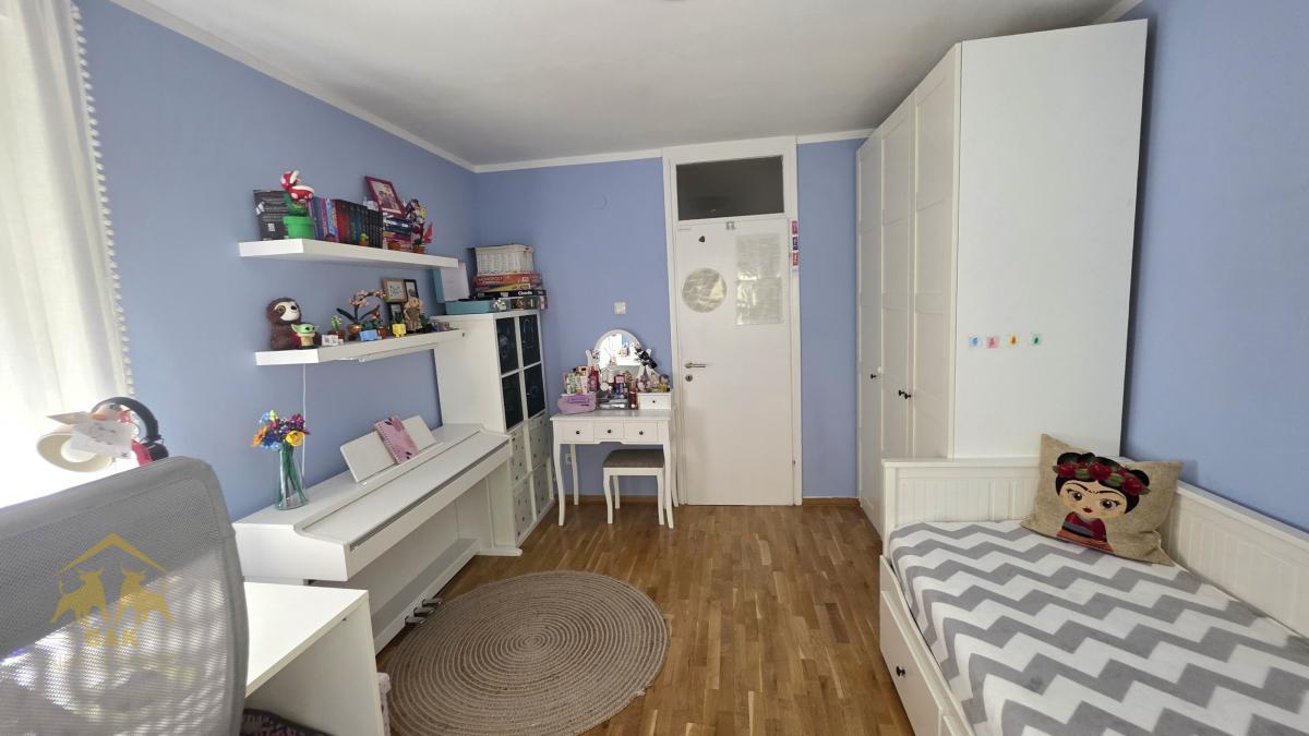 Četvorosoban stan na Novom Naselju, Bulevar Jovana Dučića
