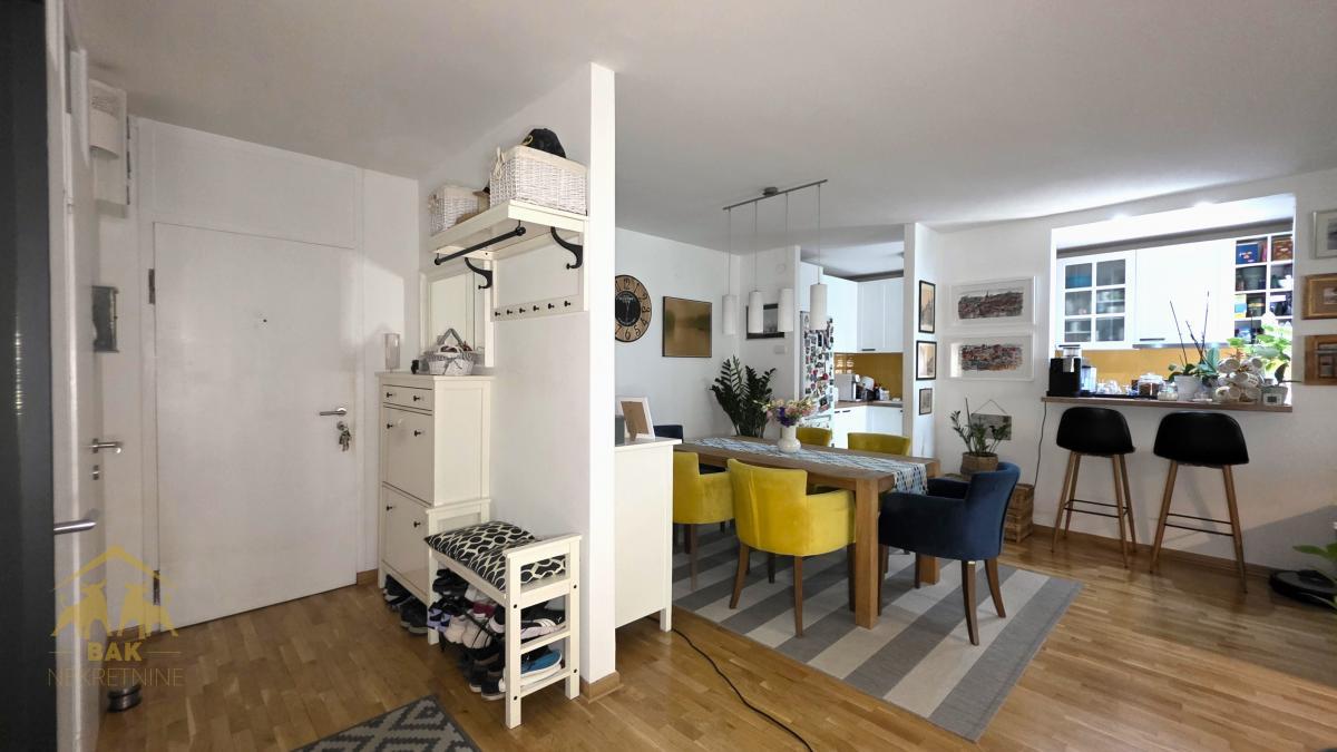 Četvorosoban stan na Novom Naselju, Bulevar Jovana Dučića