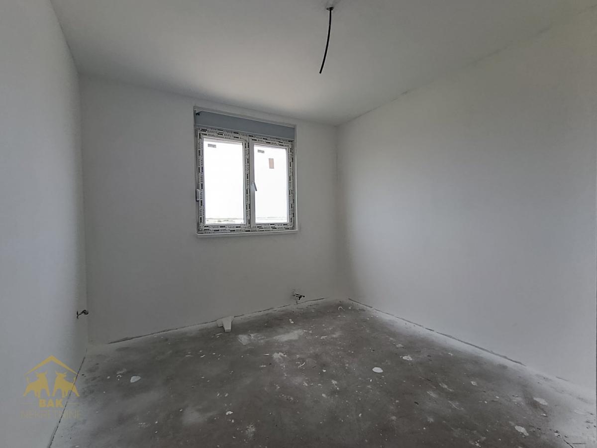 Četvorosoban stan u urbanoj vili u Futogu