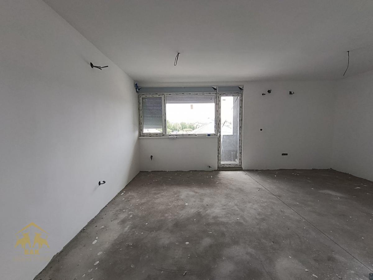 Četvorosoban stan u urbanoj vili u Futogu