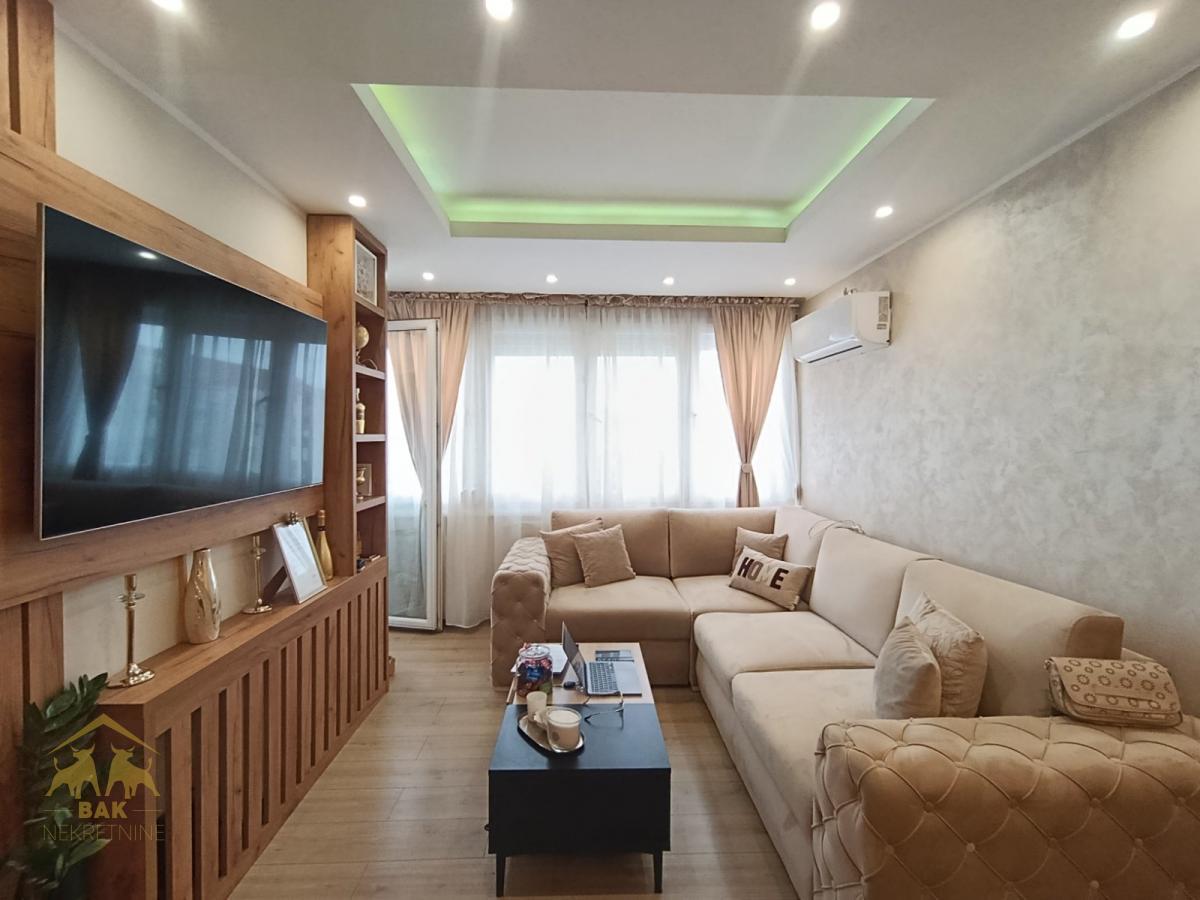 Odlična investicija! Dva odvojena dvosobna stana na Novoj Detelinari