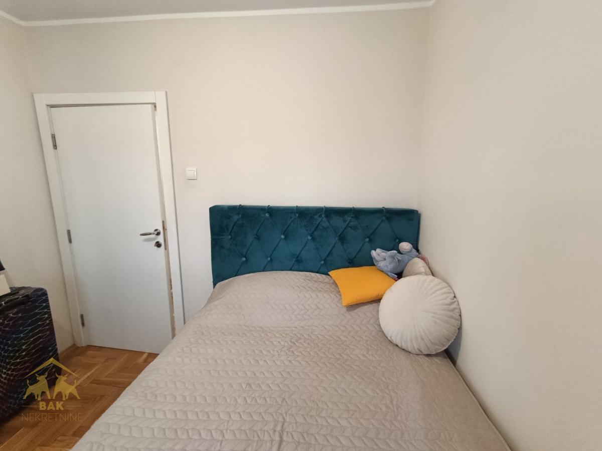 Odlična investicija! Dva odvojena dvosobna stana na Novoj Detelinari