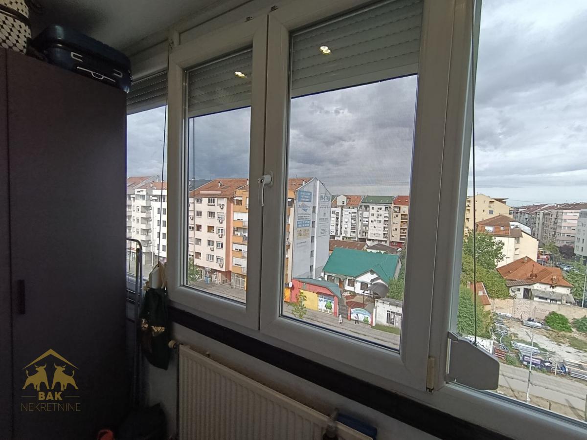 Odlična investicija! Dva odvojena dvosobna stana na Novoj Detelinari