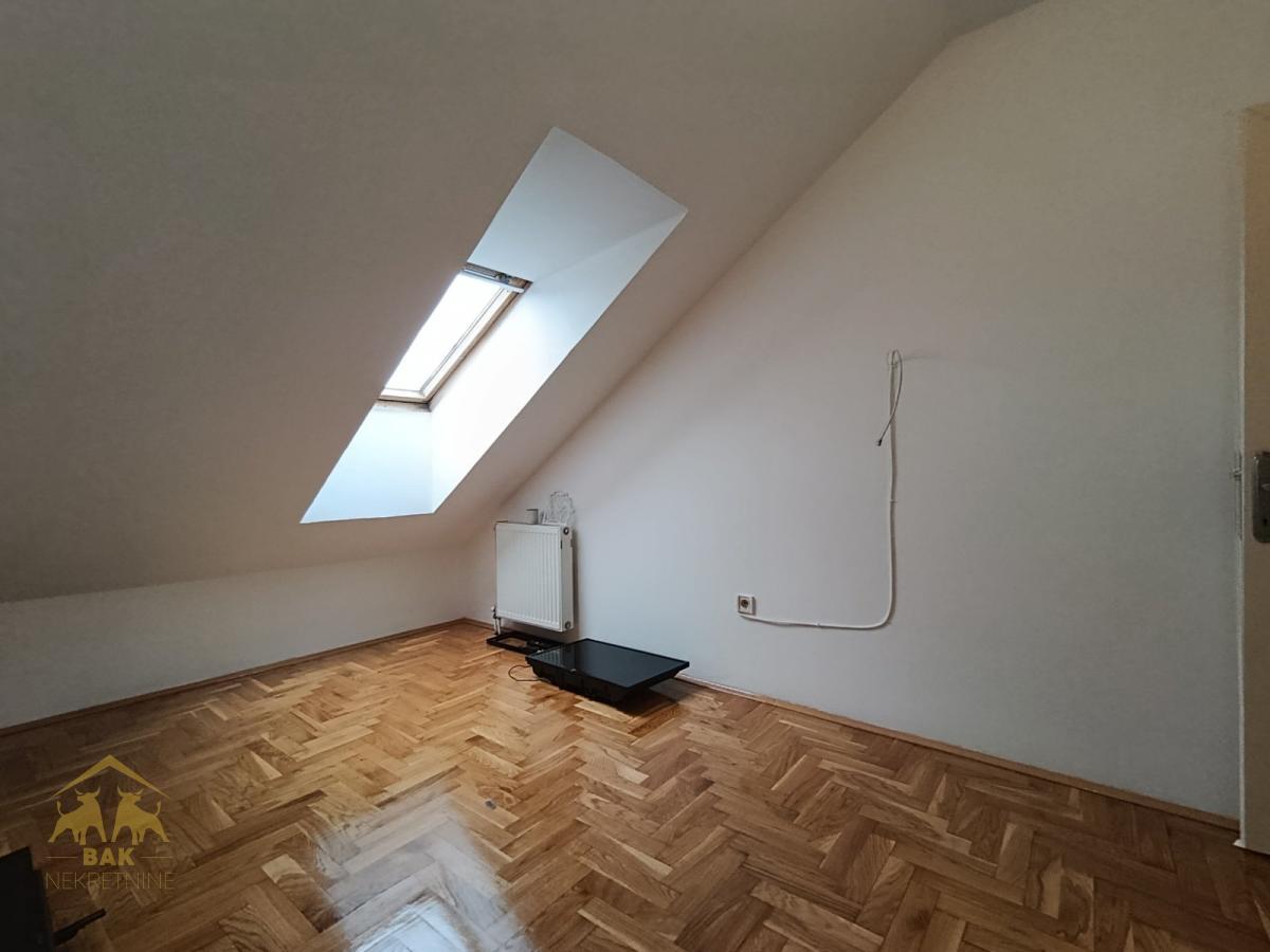 Odlična investicija! Dva odvojena dvosobna stana na Novoj Detelinari
