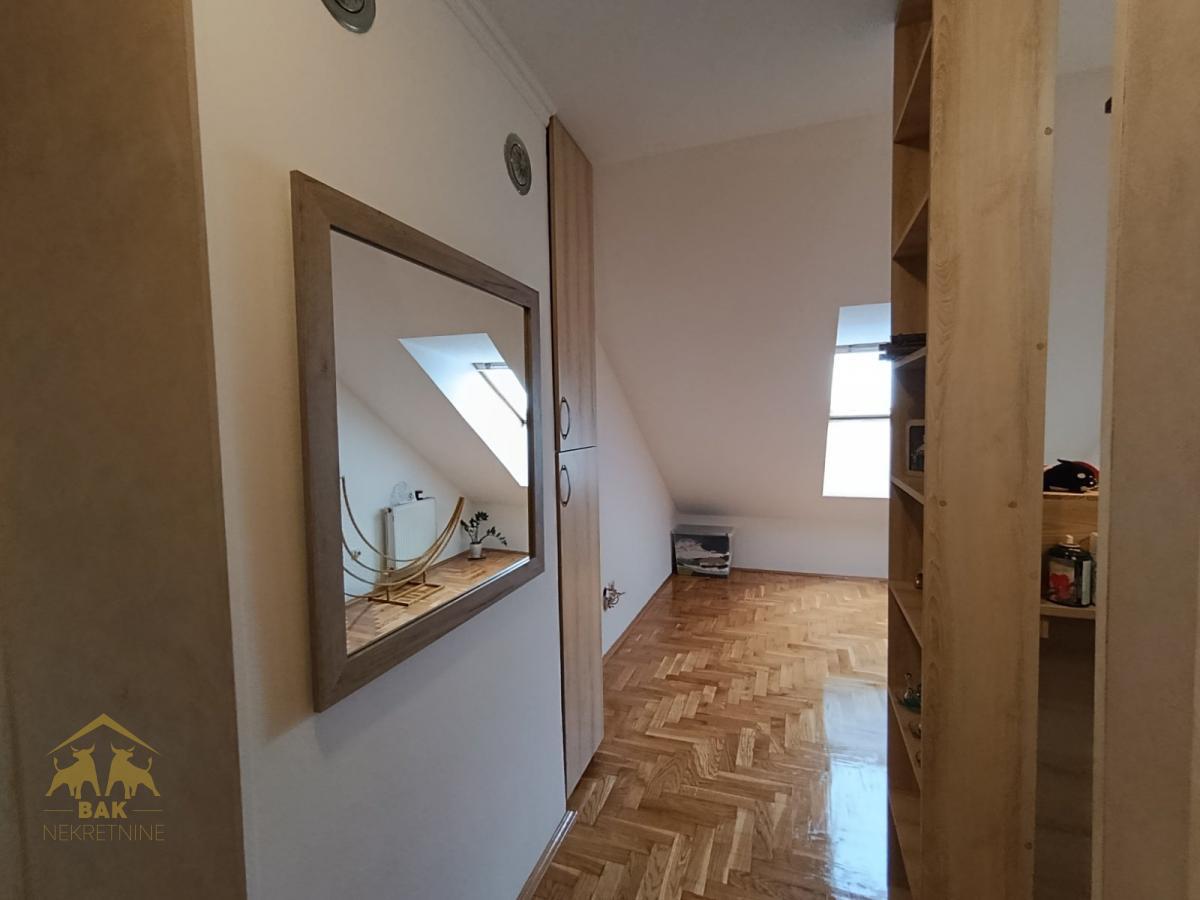 Odlična investicija! Dva odvojena dvosobna stana na Novoj Detelinari