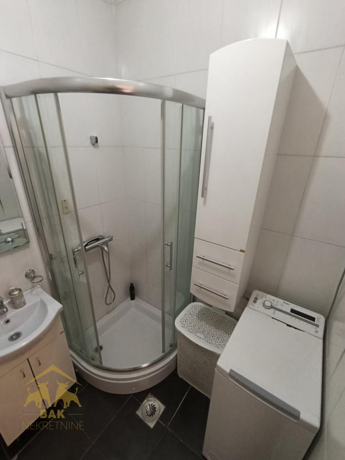 Odlična investicija! Dva odvojena dvosobna stana na Novoj Detelinari