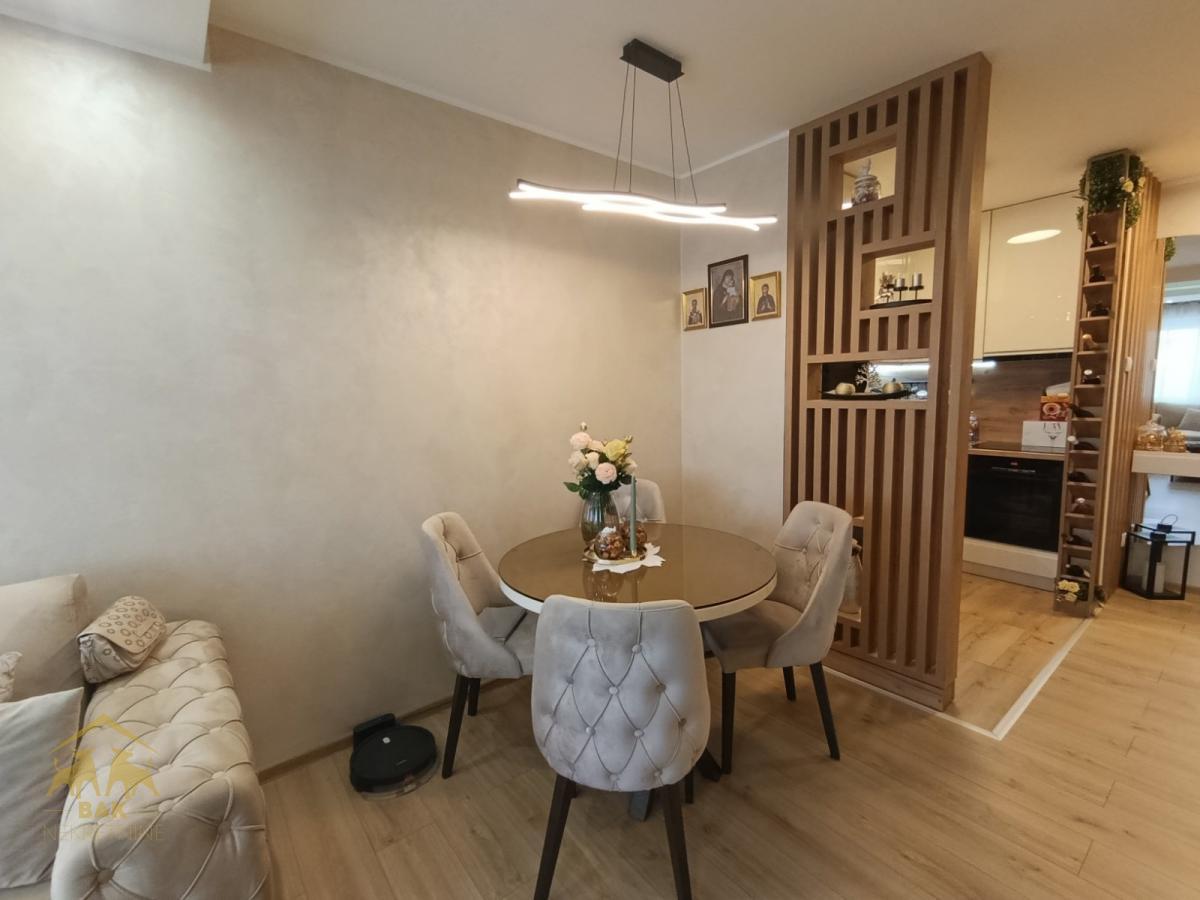 Odlična investicija! Dva odvojena dvosobna stana na Novoj Detelinari