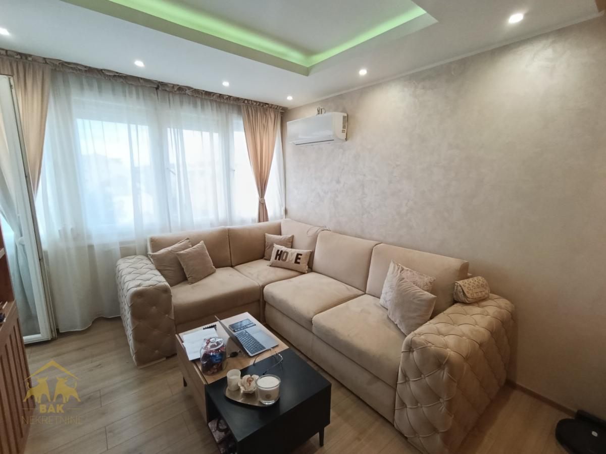 Odlična investicija! Dva odvojena dvosobna stana na Novoj Detelinari