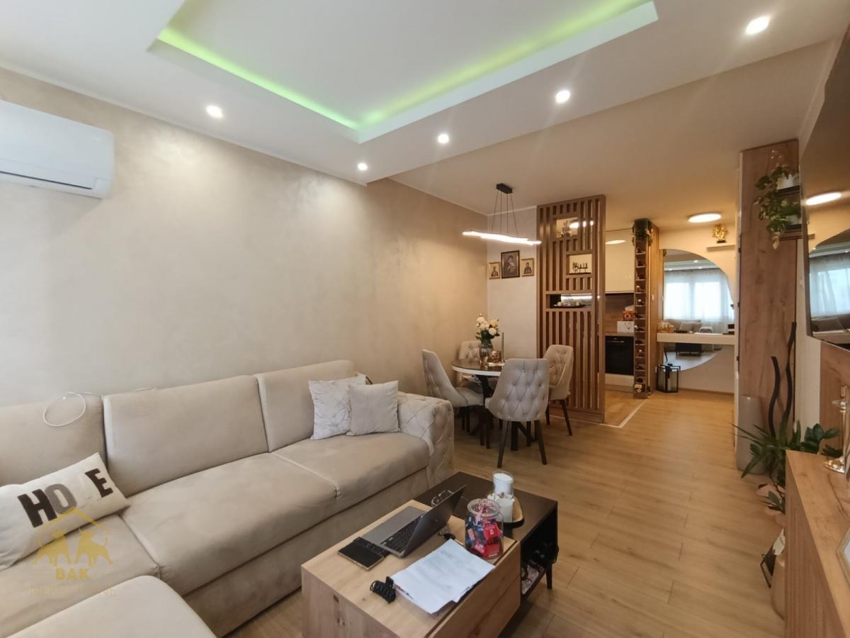 Odlična investicija! Dva odvojena dvosobna stana na Novoj Detelinari