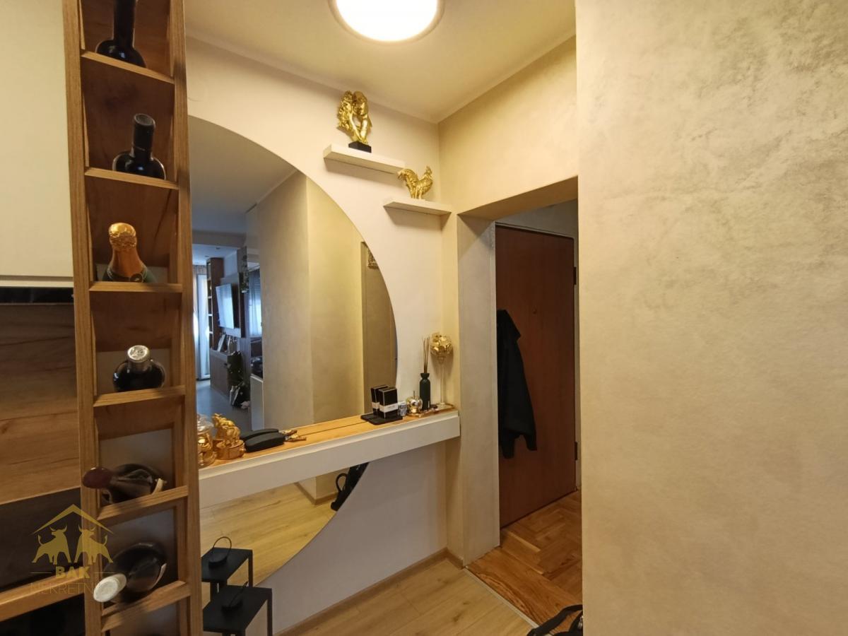 Odlična investicija! Dva odvojena dvosobna stana na Novoj Detelinari