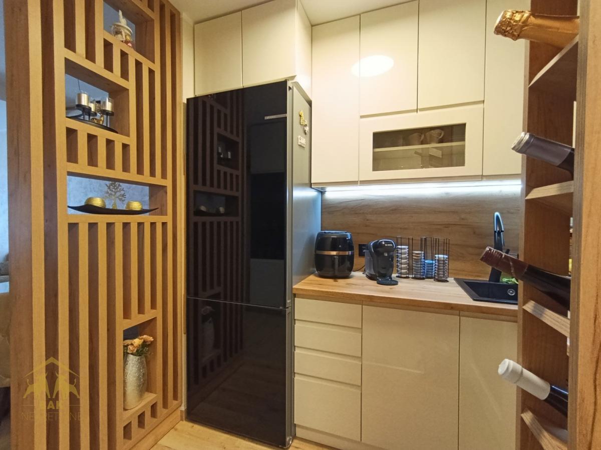 Odlična investicija! Dva odvojena dvosobna stana na Novoj Detelinari