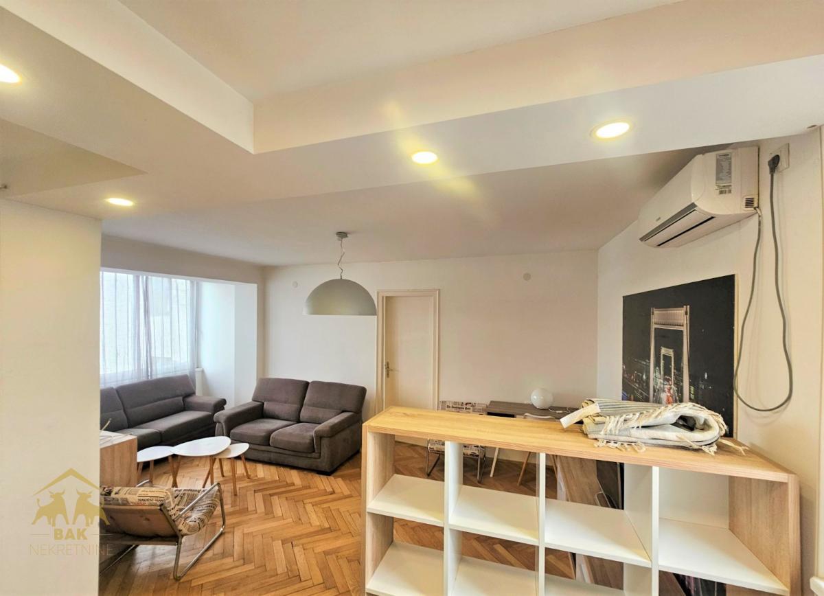 Odličan dvosoban stan u Vase Stajića sa ogromnom panoramskom terasom