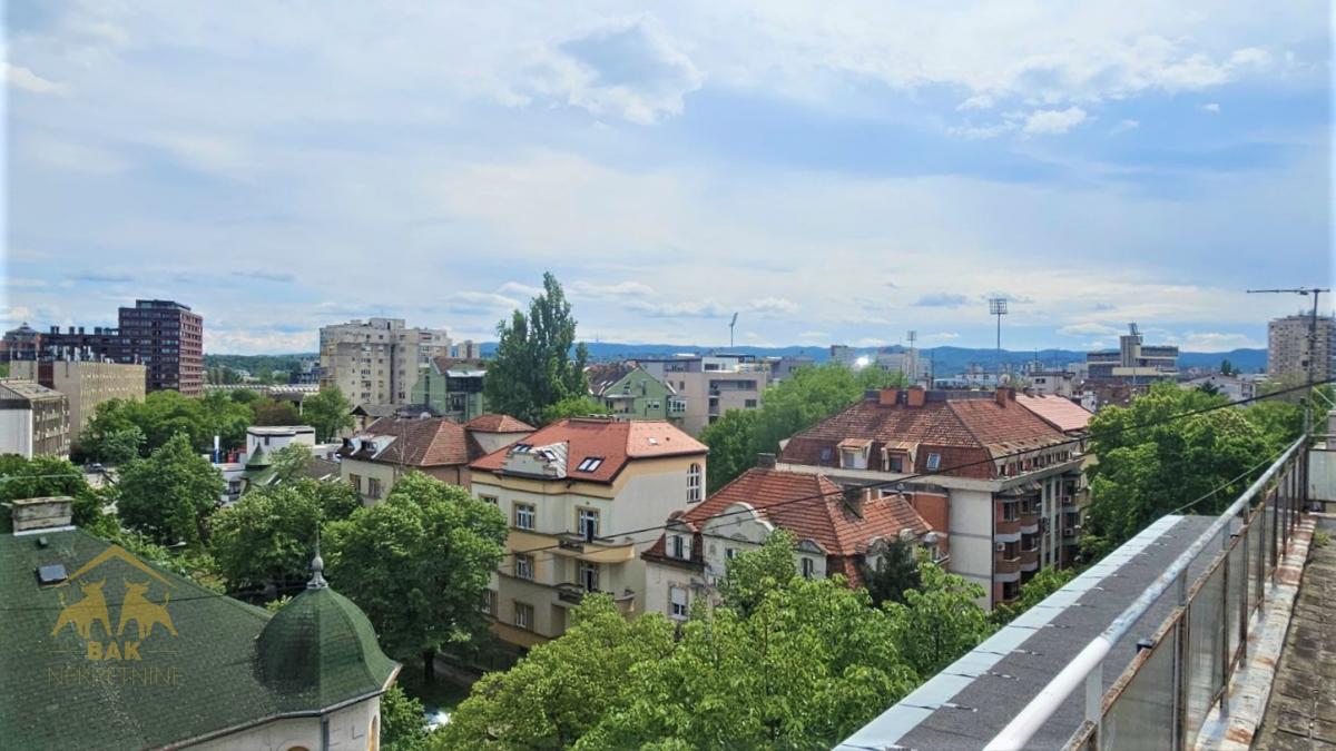 Odličan dvosoban stan u Vase Stajića sa ogromnom panoramskom terasom