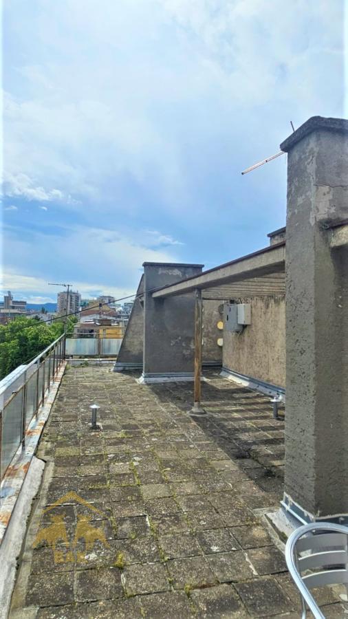 Odličan dvosoban stan u Vase Stajića sa ogromnom panoramskom terasom