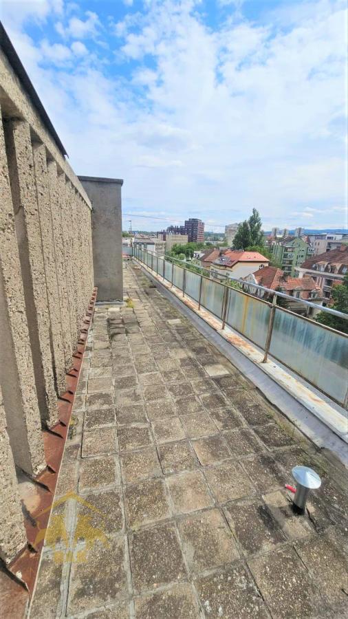 Odličan dvosoban stan u Vase Stajića sa ogromnom panoramskom terasom