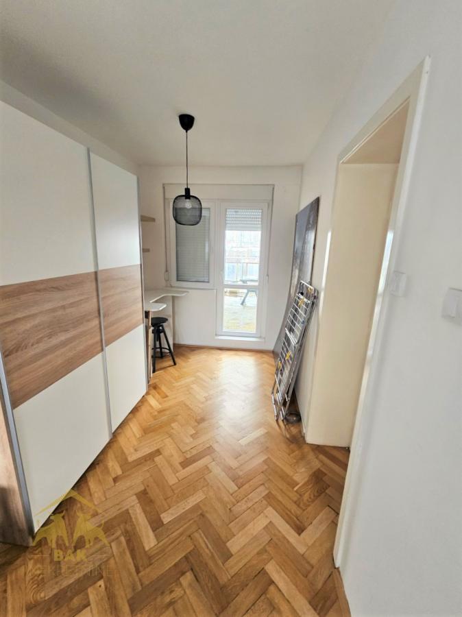 Odličan dvosoban stan u Vase Stajića sa ogromnom panoramskom terasom