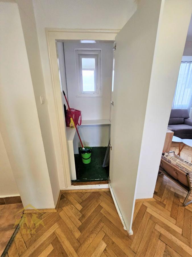 Odličan dvosoban stan u Vase Stajića sa ogromnom panoramskom terasom