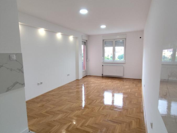 Dvosoban stan 45 m², Nova Detelinara, Novi Sad, 4/5