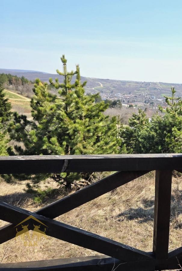 Ekskluzivno građevinsko zemljište sa vidikovcem i projektom A-Frame vikendice – investicija iz snova!