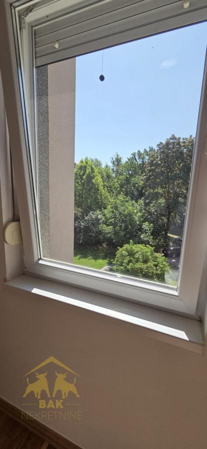 Fantastičan dvosoban stan na Detelinari u mirnom delu