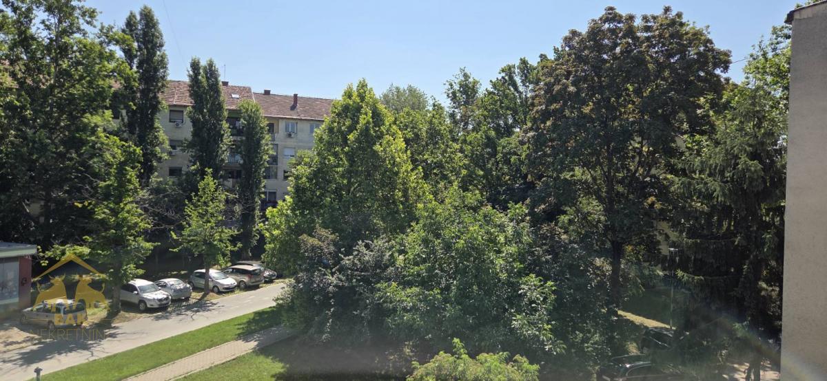 Fantastičan dvosoban stan na Detelinari u mirnom delu