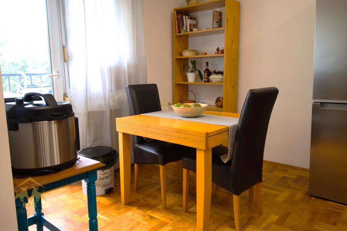 Fantastičan komforan trosoban stan u Radničkoj ulici