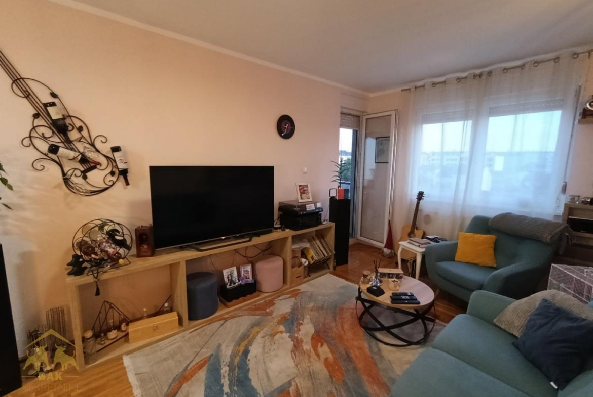 Fenomenalan četvorosoban stan na granici Podbare i Salajke