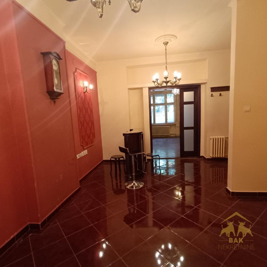 Fenomenalan poslovni prostor u Starom Gradu