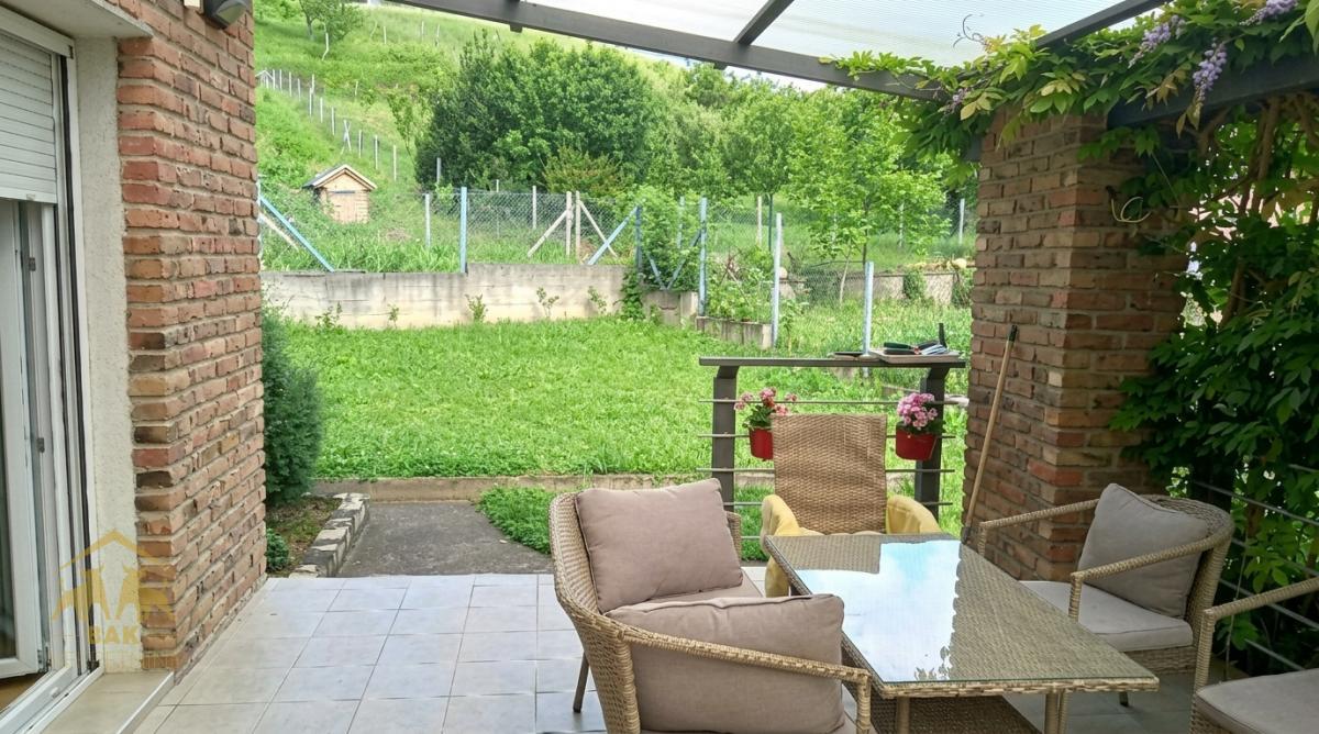 Fenomenalna porodična kuća na Čardaku