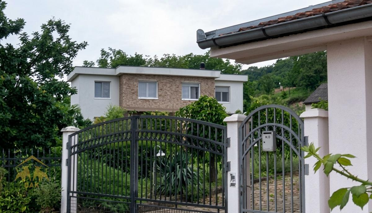 Fenomenalna porodična kuća na Čardaku