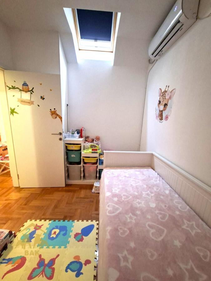 Funkcionalan četvorosoban duplex sa velikom terasom na Novom Naselju