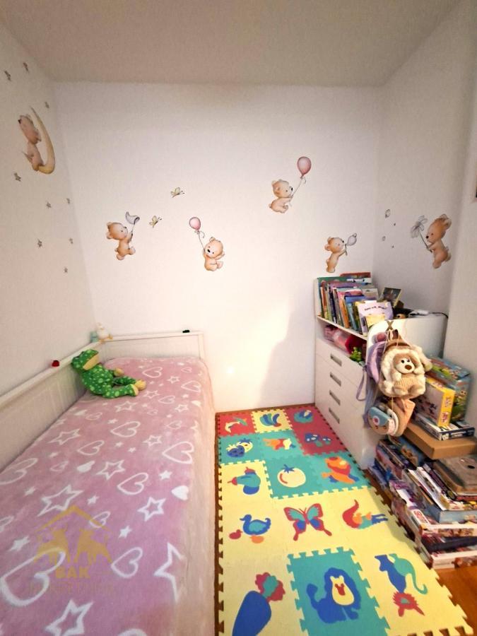 Funkcionalan četvorosoban duplex sa velikom terasom na Novom Naselju