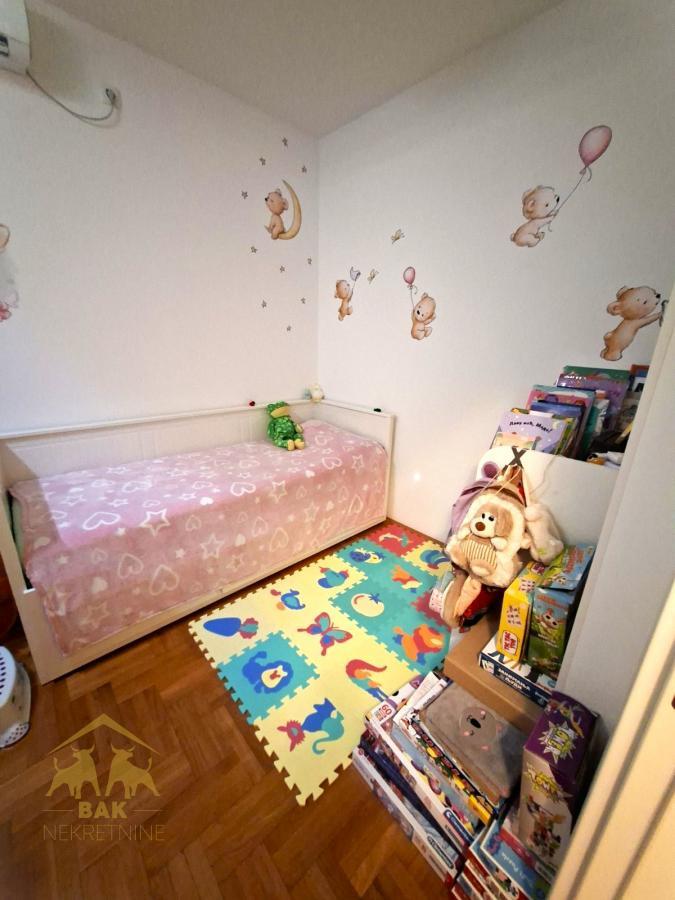 Funkcionalan četvorosoban duplex sa velikom terasom na Novom Naselju