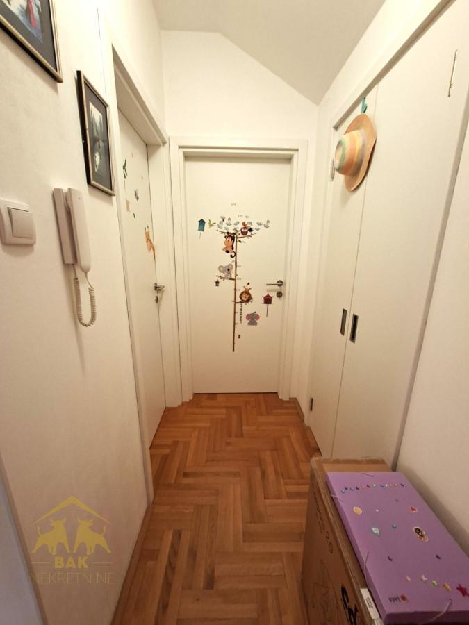 Funkcionalan četvorosoban duplex sa velikom terasom na Novom Naselju