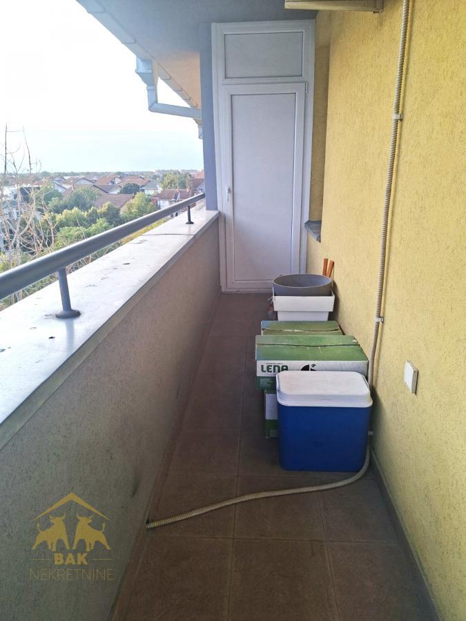 Funkcionalan četvorosoban duplex sa velikom terasom na Novom Naselju