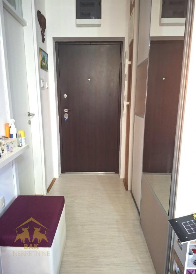 Funkcionalan četvorosoban duplex sa velikom terasom na Novom Naselju