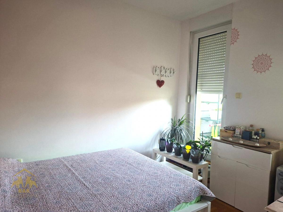 Funkcionalan četvorosoban duplex sa velikom terasom na Novom Naselju