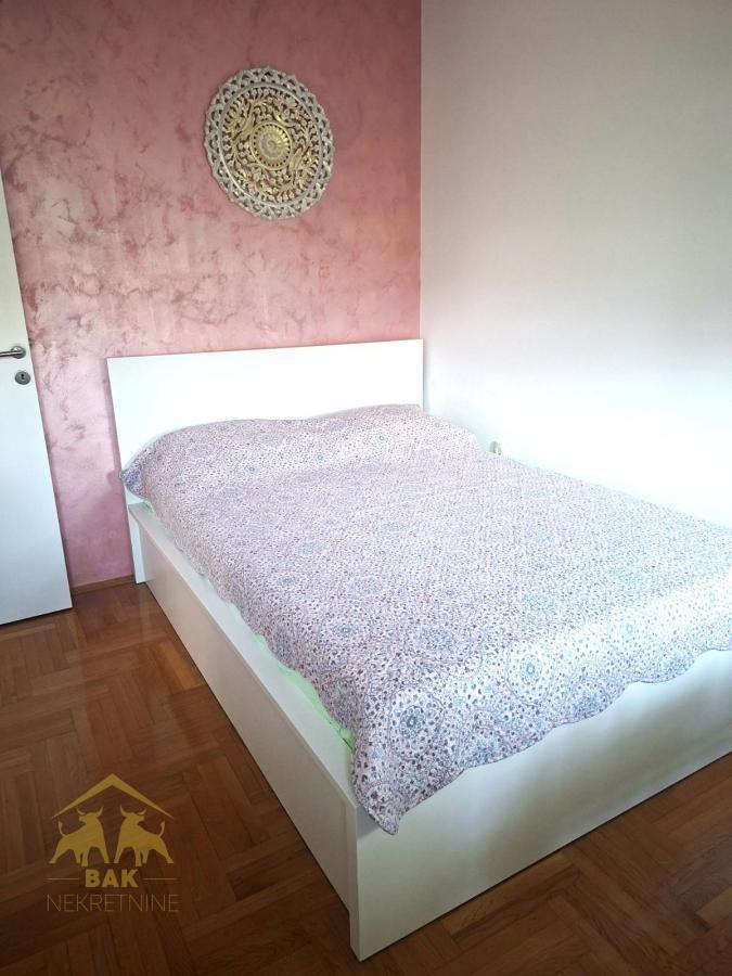 Funkcionalan četvorosoban duplex sa velikom terasom na Novom Naselju