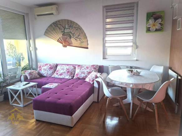 Funkcionalan četvorosoban duplex sa velikom terasom na Novom Naselju