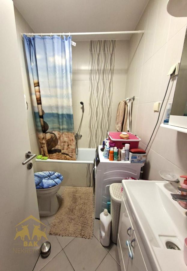 Funkcionalan četvorosoban duplex sa velikom terasom na Novom Naselju