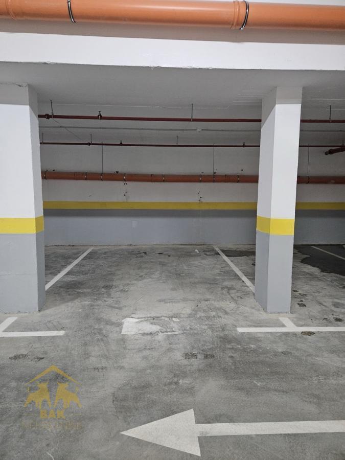 Garaža u Petefi Šandora u luksuznom kompleksu novogradnje