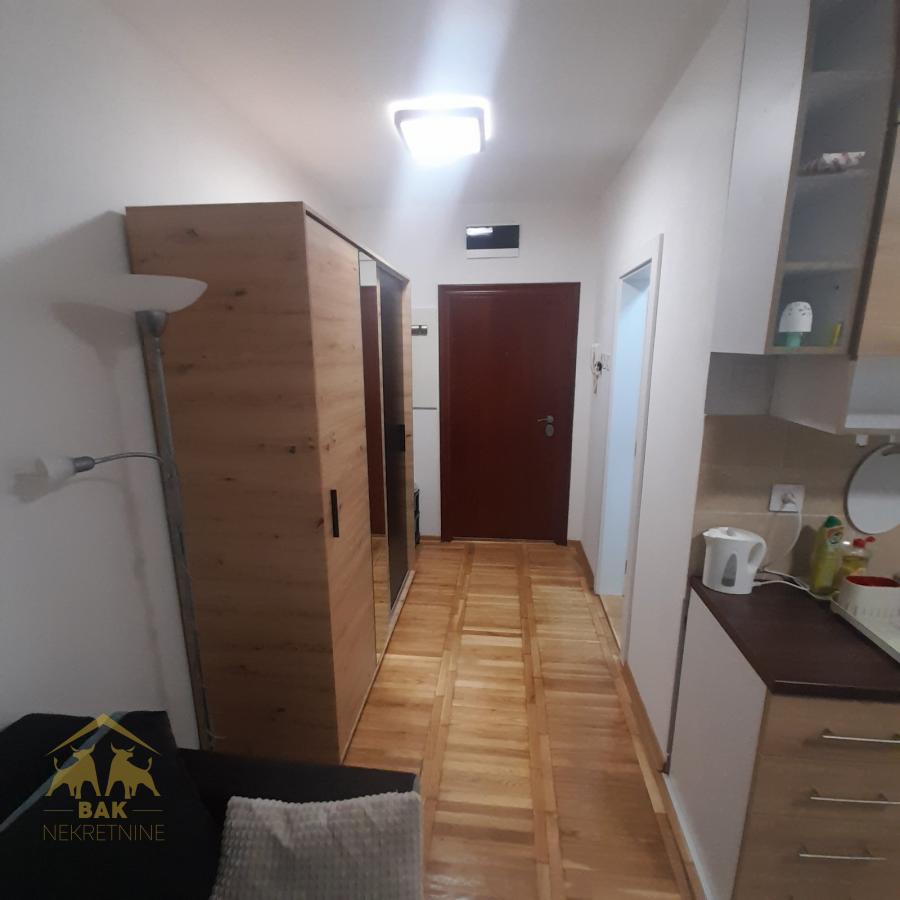 Garsonjera-na-Novoj-Detelinari-sa-parkingom-5 Garsonjera na Novoj Detelinari sa parkingom