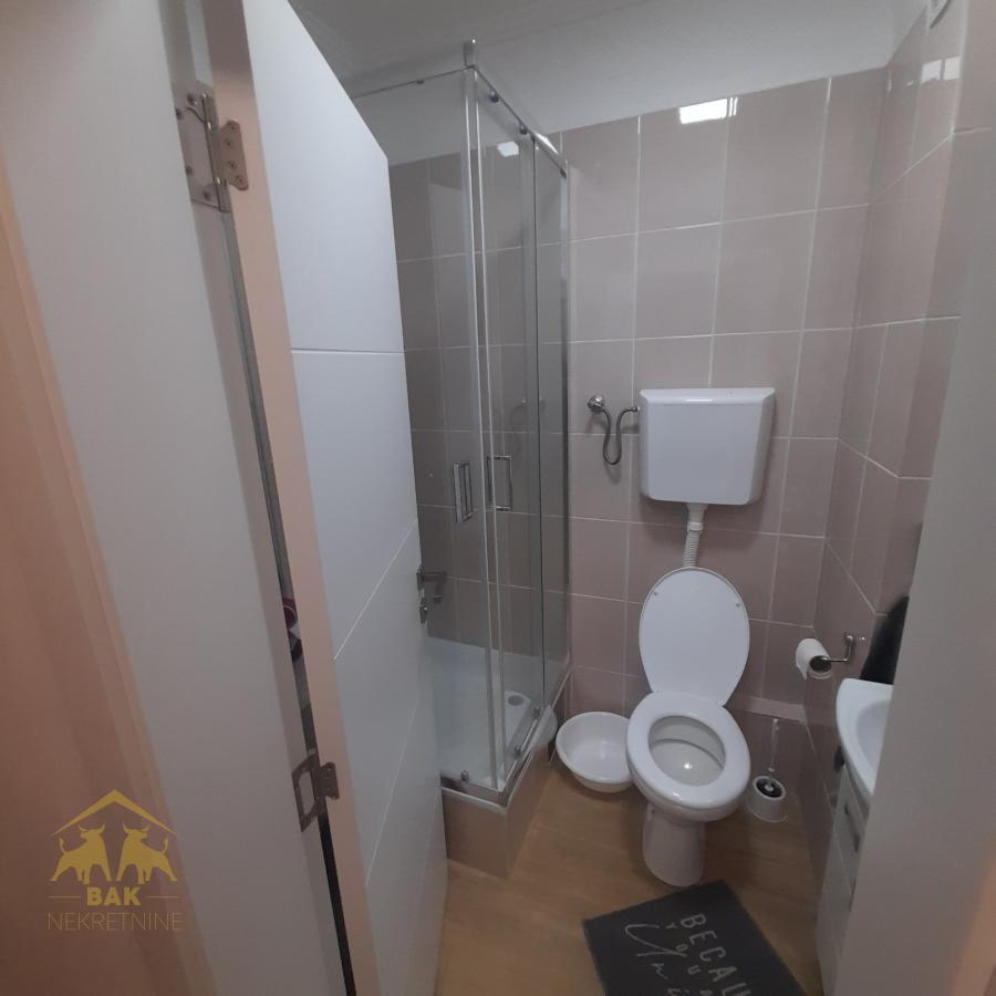 Garsonjera-na-Novoj-Detelinari-sa-parkingom-6 Garsonjera na Novoj Detelinari sa parkingom