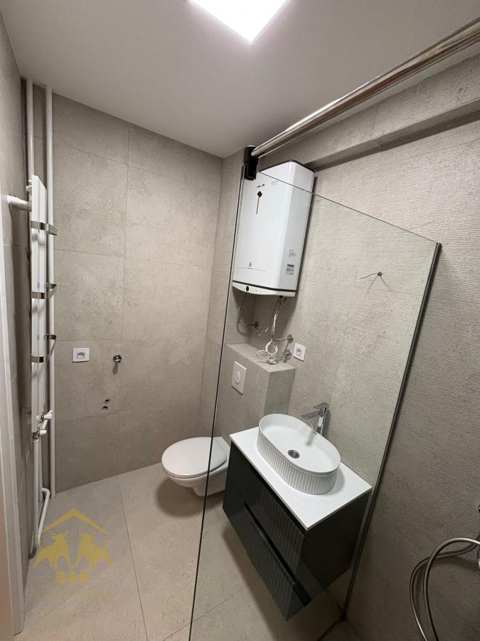 Garsonjera na odličnoj lokaciji, blizu Futoške pijace i Bul.Oslobođenja