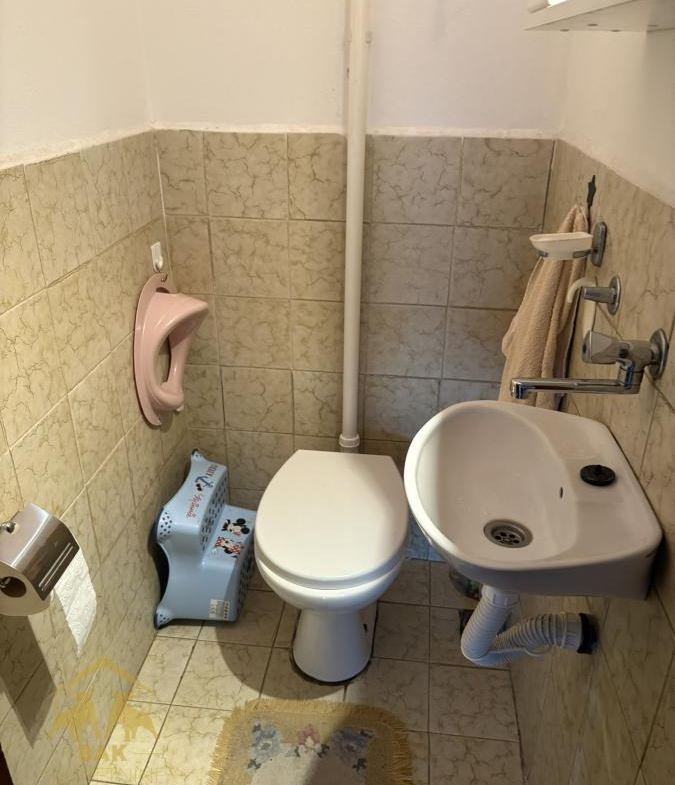 675