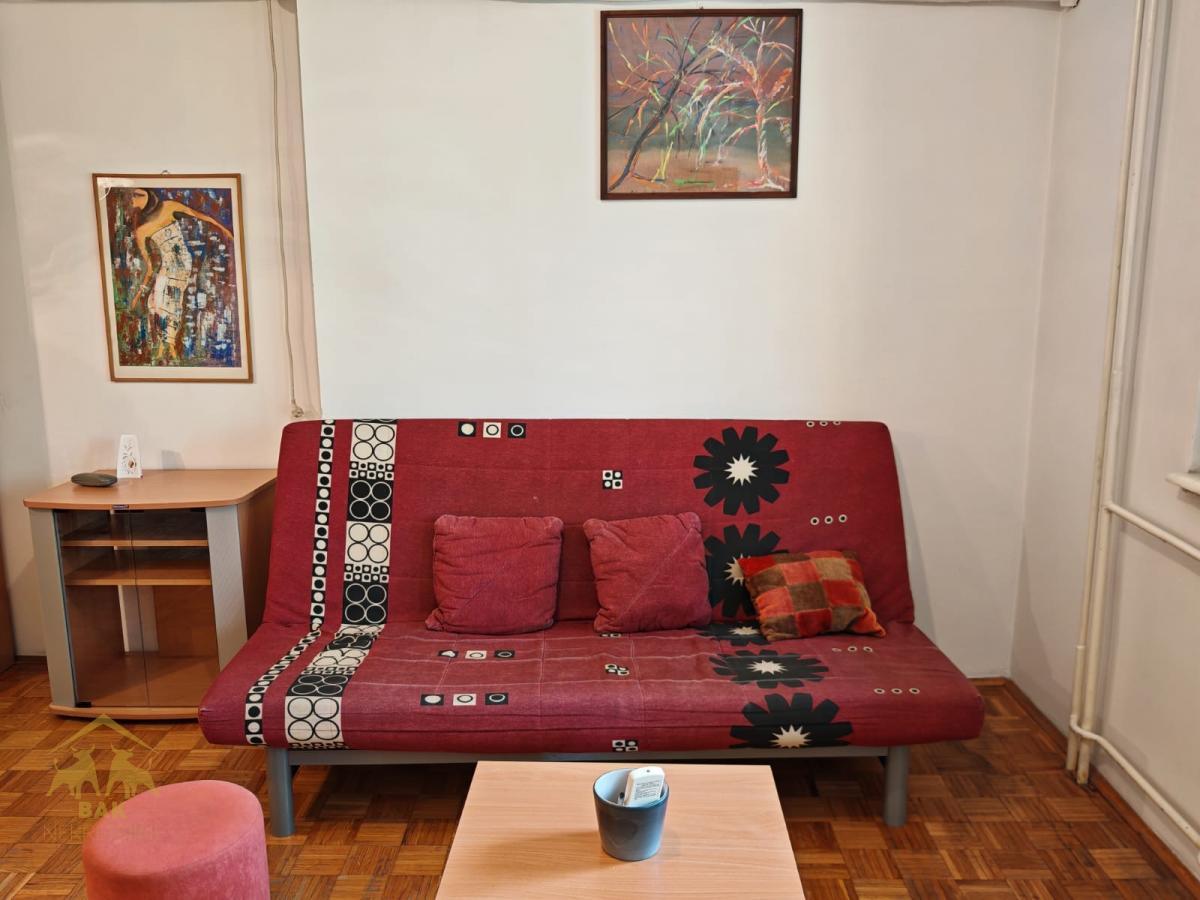 Jednoiposoban stan 40 m², Novo Naselje, Novi Sad, 1. sprat