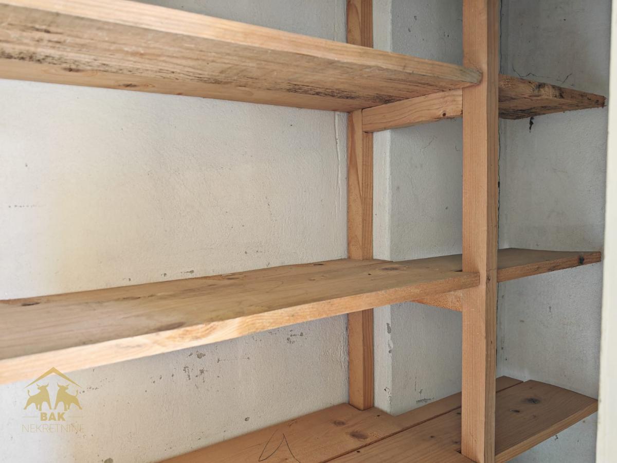 Jednoiposoban stan 40 m², Novo Naselje, Novi Sad, 1. sprat