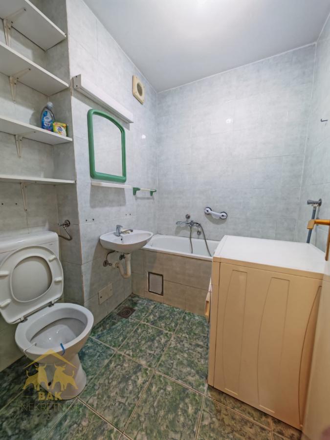 Jednoiposoban stan 40 m², Novo Naselje, Novi Sad, 1. sprat