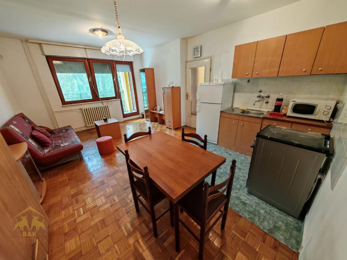 Jednoiposoban stan 40 m², Novo Naselje, Novi Sad, 1. sprat